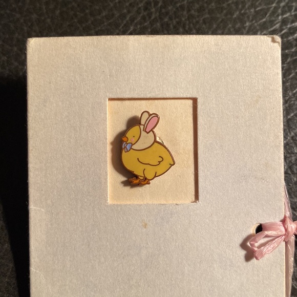 3 pins Sweet Little Things Enamel In Packaging - Picture 6 of 7